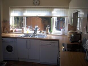 MODERN KITCHEN/DINER
