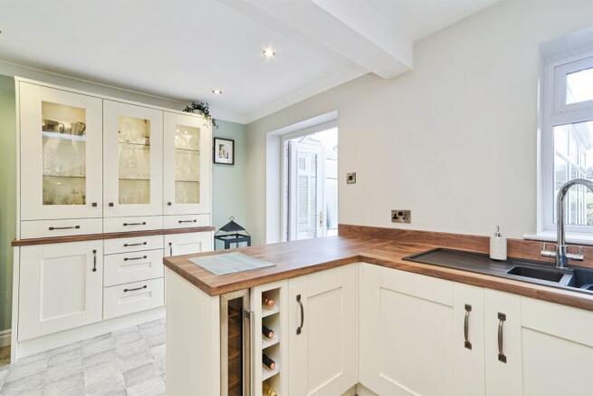 3 bed Semi-Detached for sale Image 7