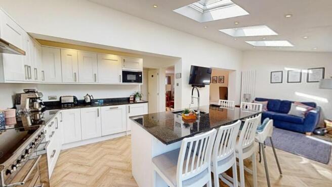 KITCHEN/DINING ROOM