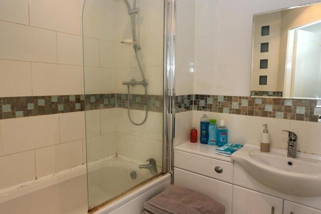 028 Ensuite.JPG