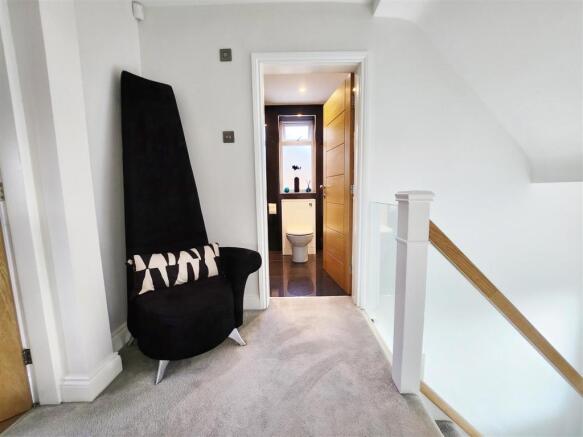 FIRST FLOOR LANDING