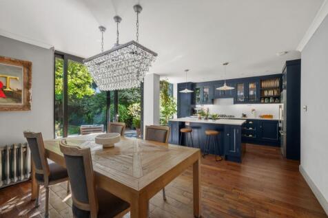 Brackley, Weybridge, KT13