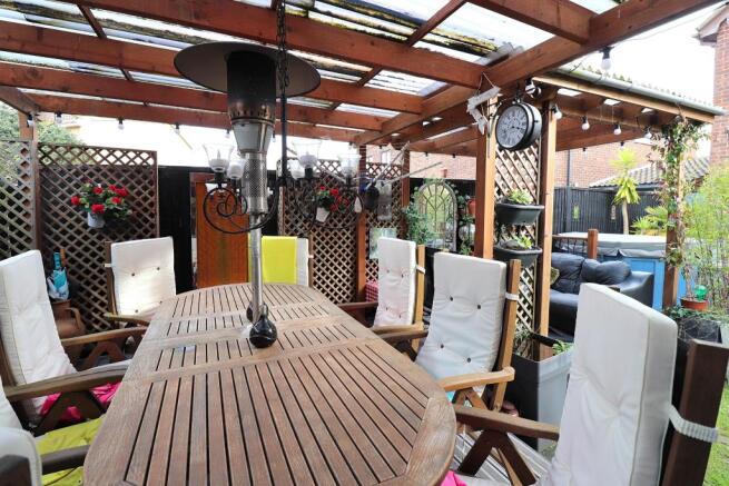 Outside Entertaining