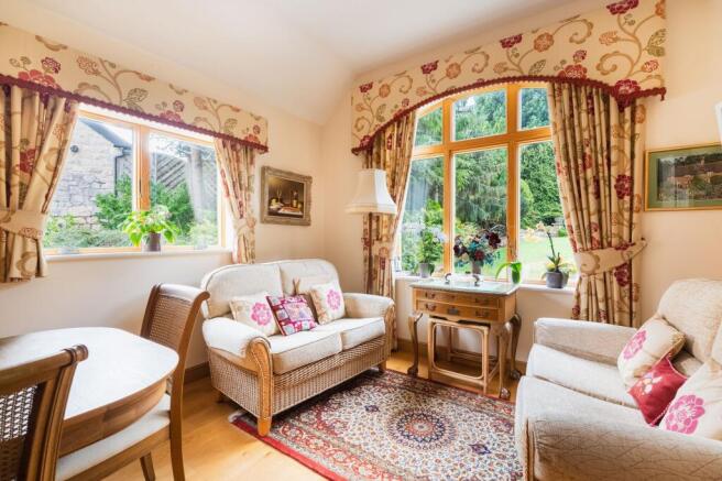 5 bed Detached for sale Image 11