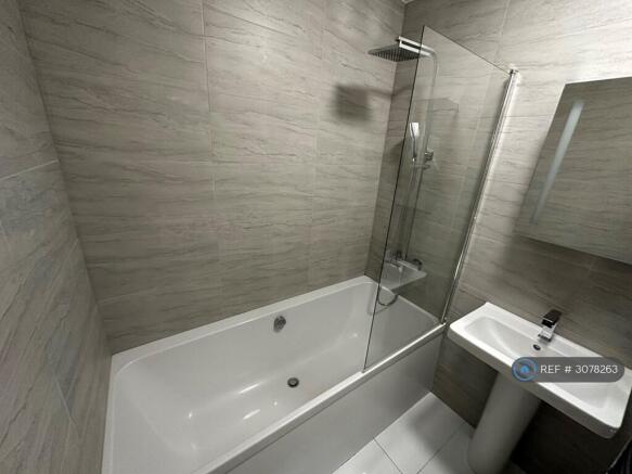 Luxury Bathroom (Rain Shower & Double Ended Bath)