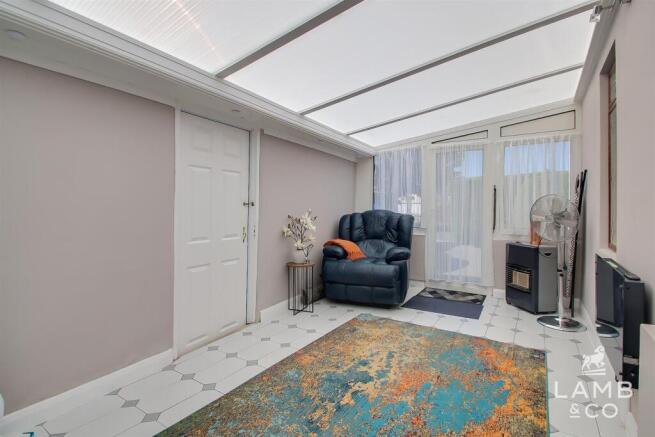 Park Way, Clacton-On-Sea photo 4