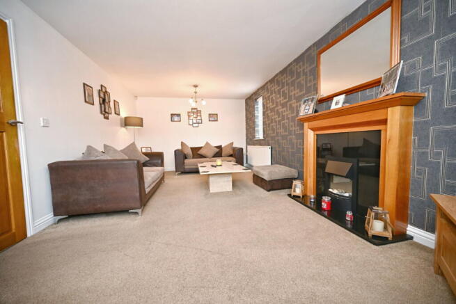 4 bed Detached for sale Image 9