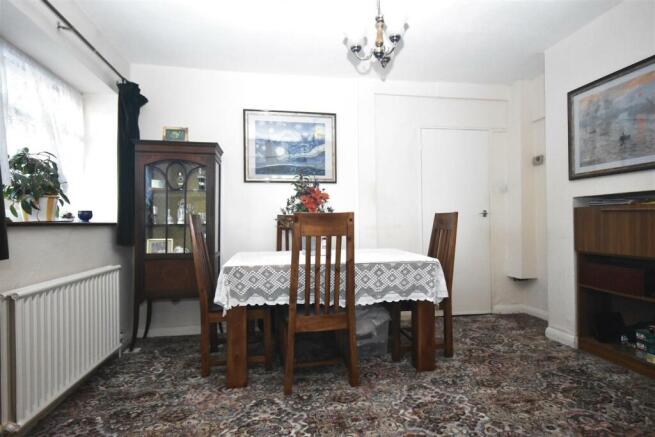 Dining room 1.jpg