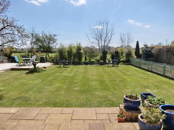 Landscaped Rear Gard