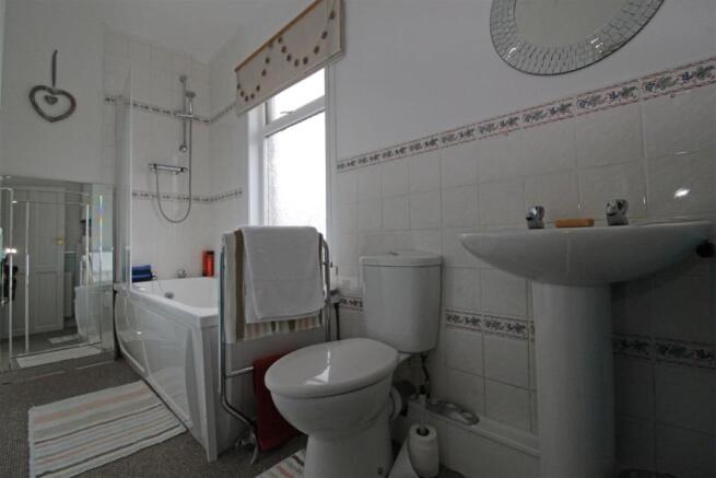 Bathroom.jpg