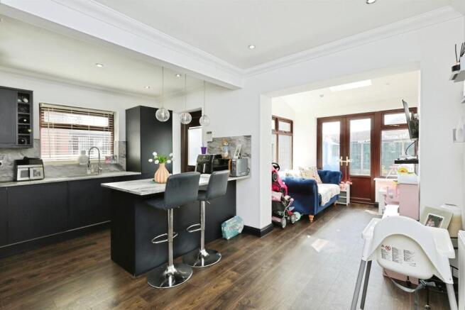 3 bed Semi-Detached for sale Image 7