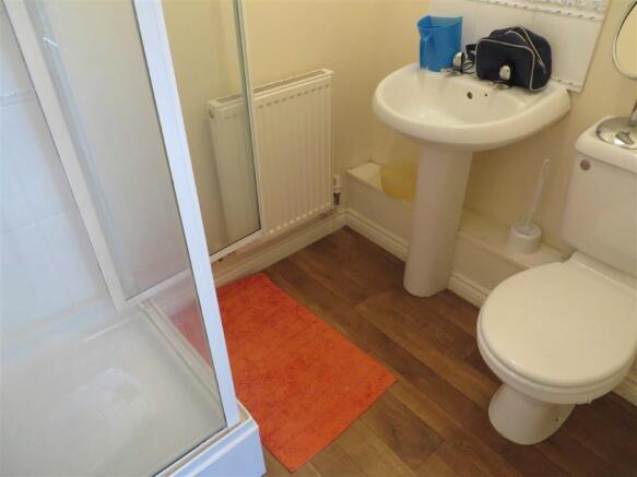 EN-SUITE SHOWER ROOM