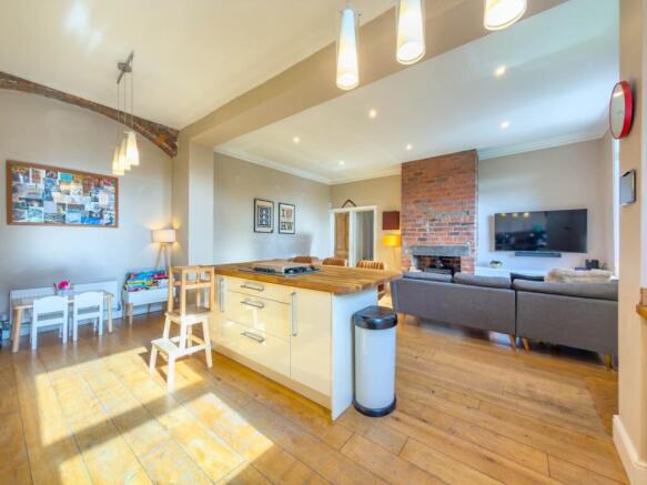 3 bed Semi-Detached for sale Image 10