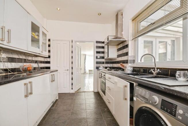 3 bed Terraced for sale Image 10
