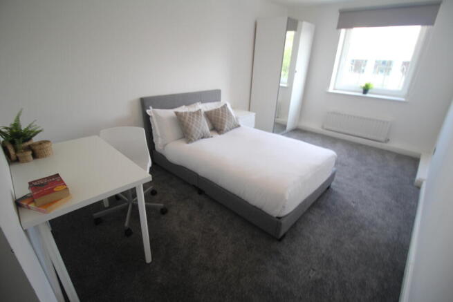3 bed Flat to rent Image 5