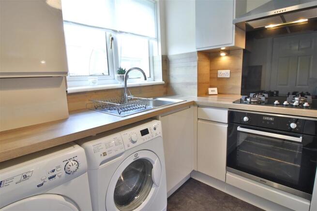 NairnCres_Kitchen_2.jpg