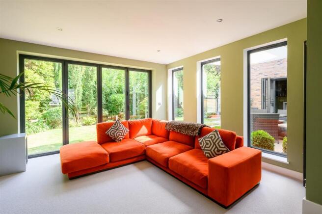 4 bed Detached for sale Image 7