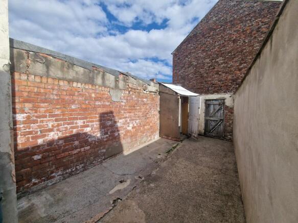 3 bed Terraced to rent Image 4