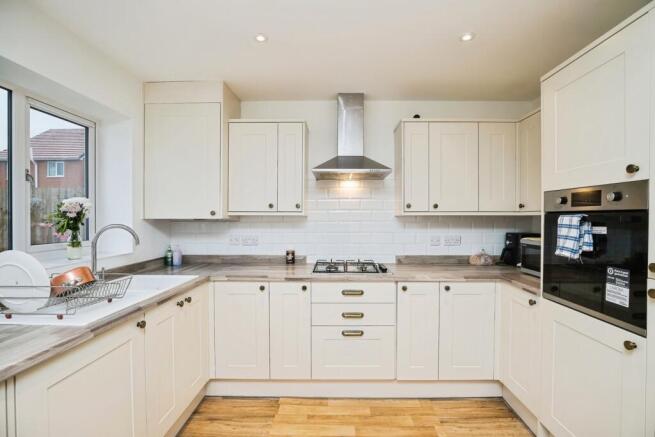 Kitchen/ Dining Room