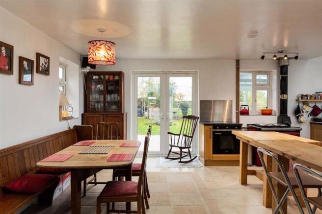 KITCHEN / DINING ROOM