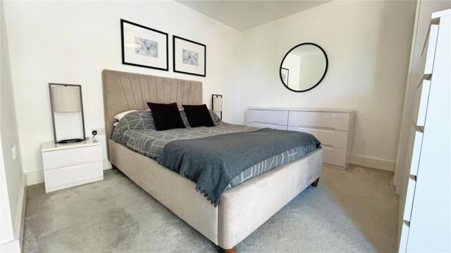 Fairfield Avenue, Staines-upon-Thames, Surrey, TW18 photo 4
