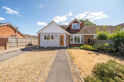 Hall Farm Crescent, Yateley