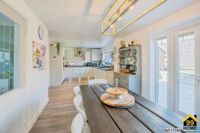 4 bed Detached for sale Image 6