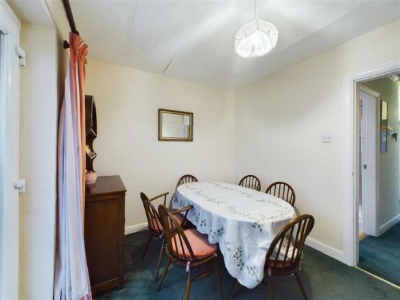 BEDROOM 2/ DINING ROOM