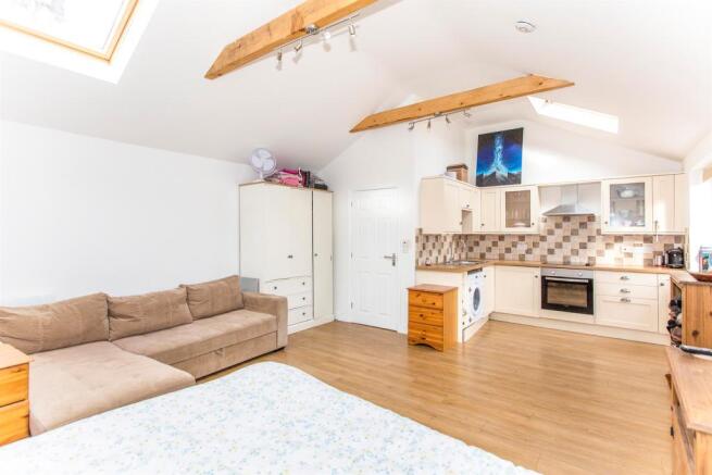 Lounge / Dining Area