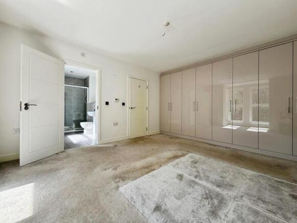 5 bed Semi-Detached for sale Image 11