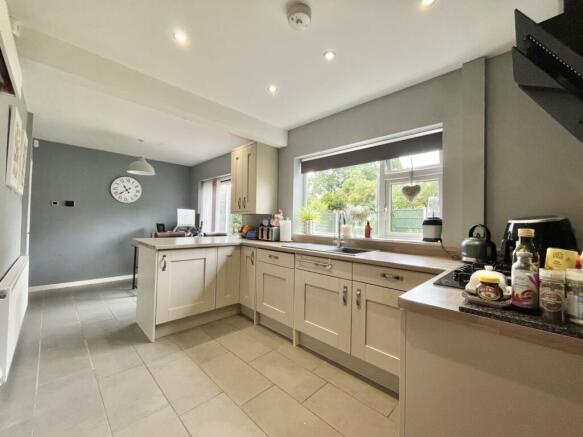 KITCHEN DINER