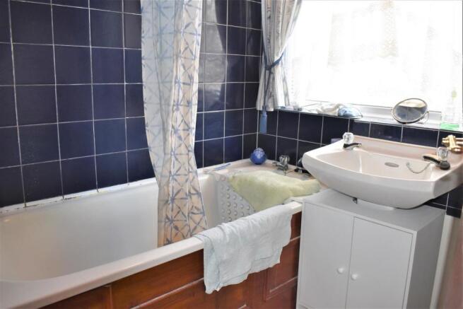 bathroom .jpg