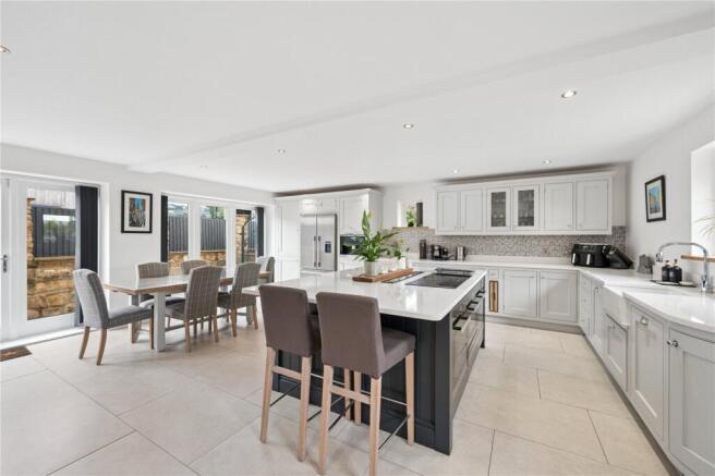 5 bed House for sale Image 7