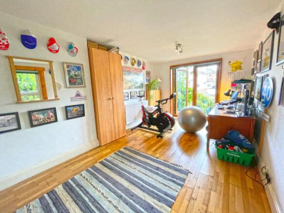 FamilyRoom-Bed5b