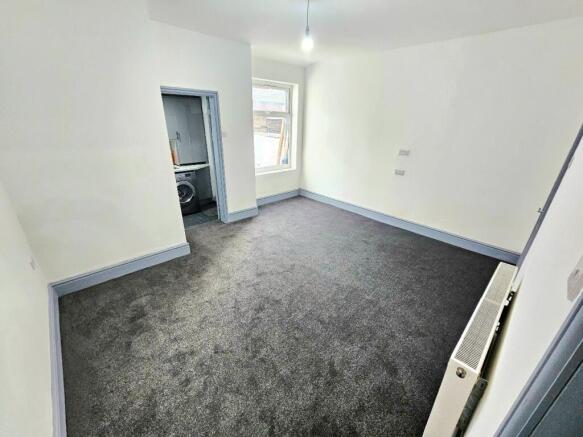 Norburn Road, Longishgt, Manchester, M13 photo 2