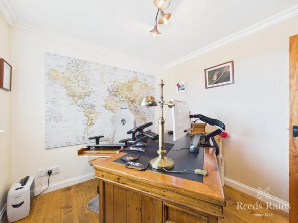 4 bed Bungalow for sale Image 9