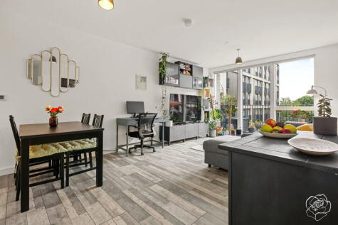 Triathlon Point, Madison Way, Stratford, E20