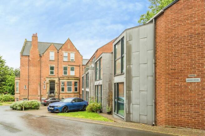 1 bed Ground Flat for sale Image 11