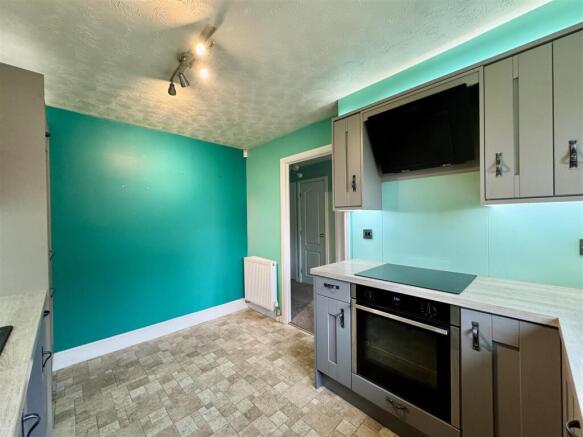 2 bed Semi-Detached Bungalow for sale Image 6