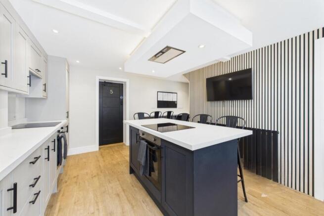 Kitchen 2.jpg