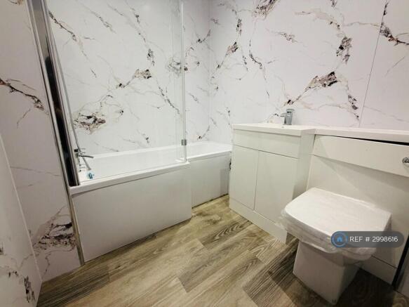 2 bed Flat to rent Image 10