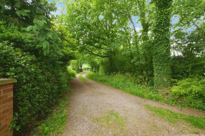 4 bed Detached for sale Image 5