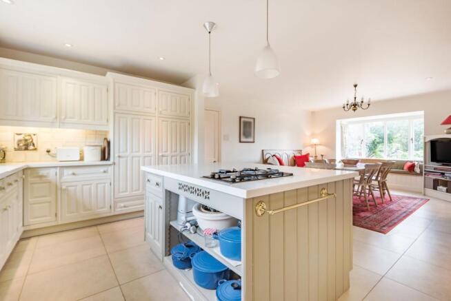 Kitchen/B'fast Room