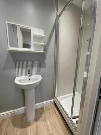 Studio to rent Image 7