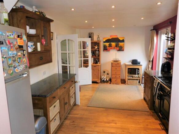 KITCHEN/BREAKFAST ROOM