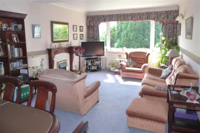 THROUGH LOUNGE/DINER