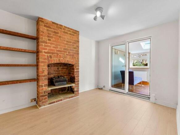 5 bed Semi-Detached to rent Image 5