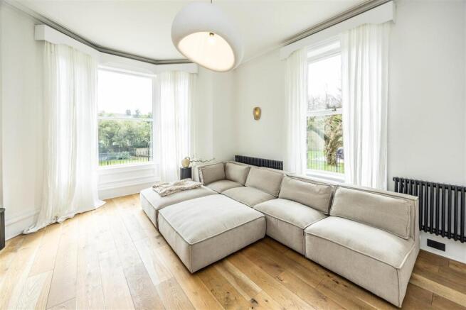 6 bed Semi-Detached to rent Image 12
