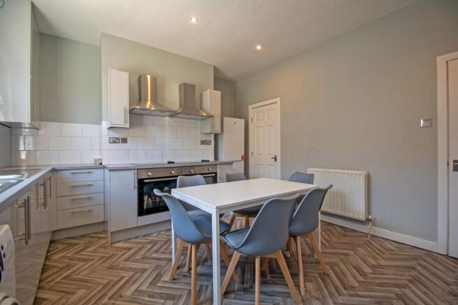 6 bed Terraced to rent Image 12