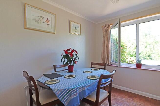 Clyde Close, Redhill photo 4